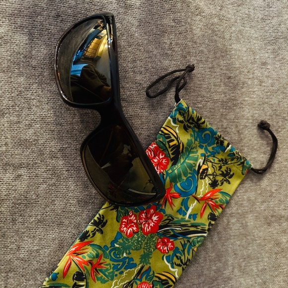 Maui Jim Palms MJ111 Polarized Sunglasses Black Wrap Frame w/ Case main image 8